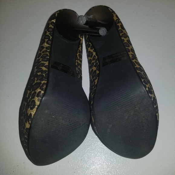 Shi by Journey Leopard Print Stilettos - Picture 3 of 7